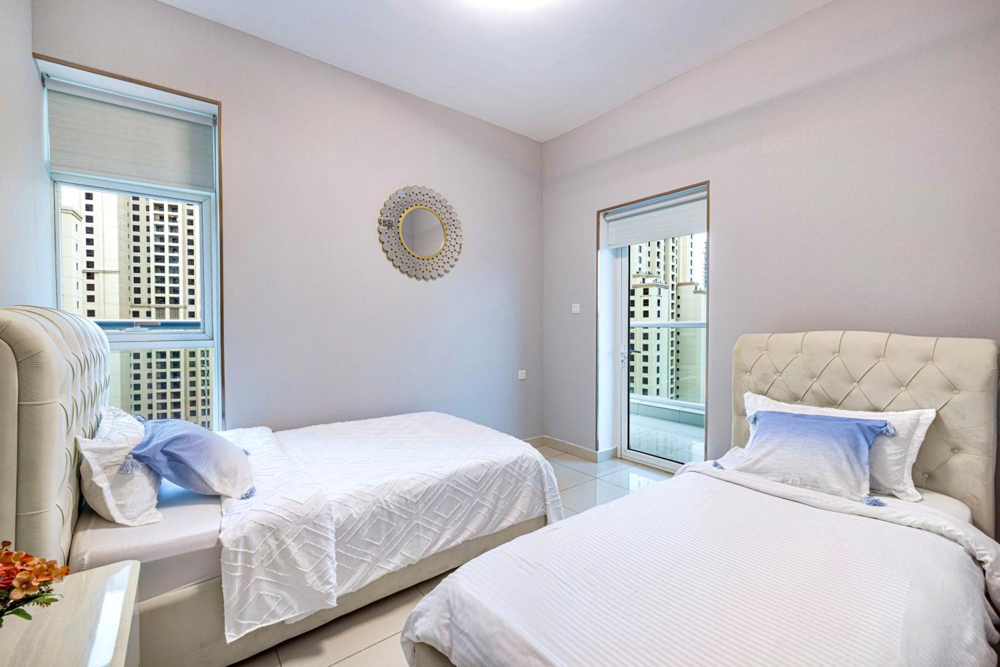 5 Star Serviced Apartment With Beach Access In The Heart Of Dubai Marina Free Welcome Gift Box Upon Arrival Екстериор снимка