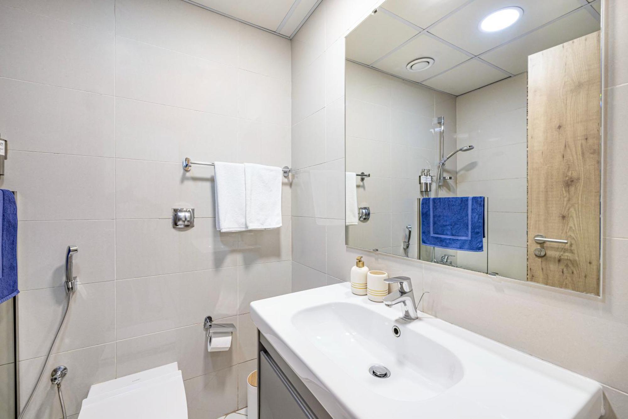 5 Star Serviced Apartment With Beach Access In The Heart Of Dubai Marina Free Welcome Gift Box Upon Arrival Екстериор снимка