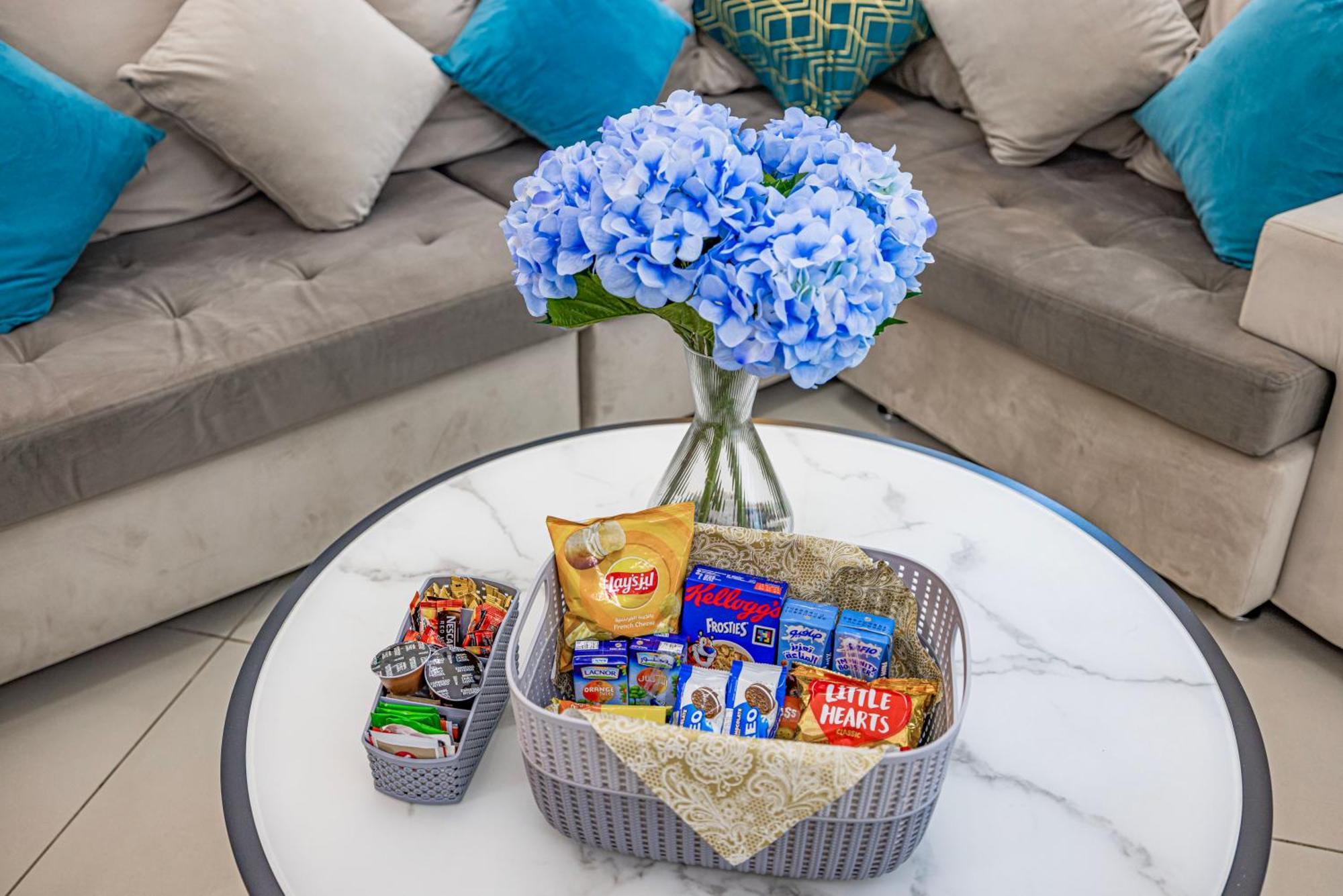 5 Star Serviced Apartment With Beach Access In The Heart Of Dubai Marina Free Welcome Gift Box Upon Arrival Екстериор снимка