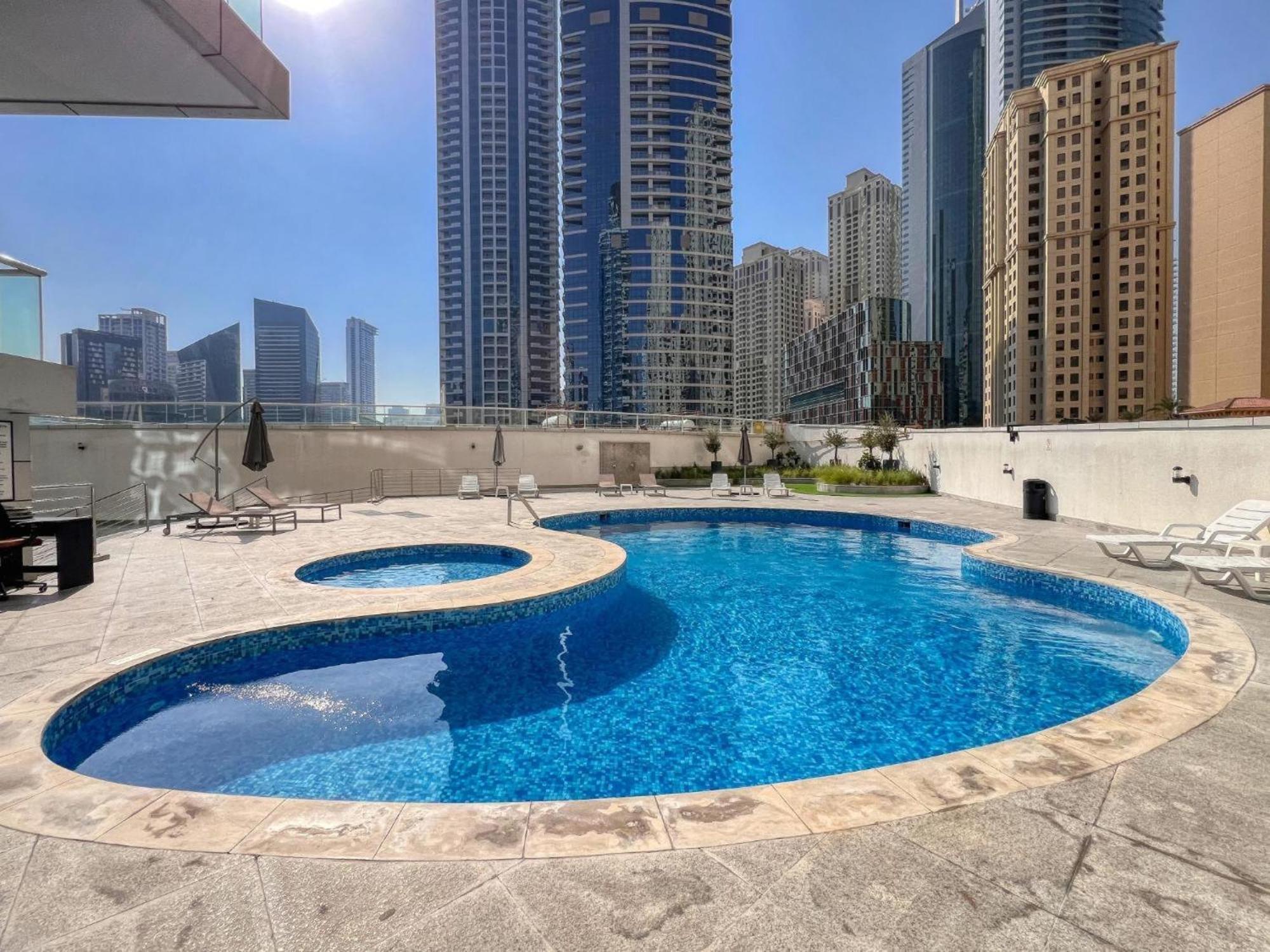 5 Star Serviced Apartment With Beach Access In The Heart Of Dubai Marina Free Welcome Gift Box Upon Arrival Екстериор снимка
